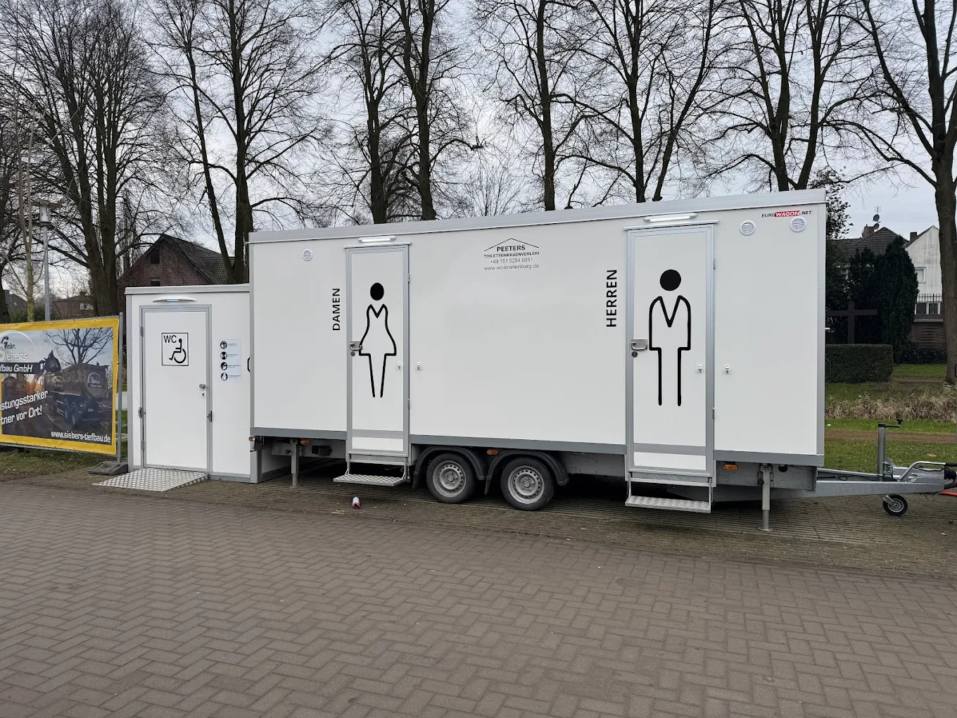 Toilettenwagen im Einsatz